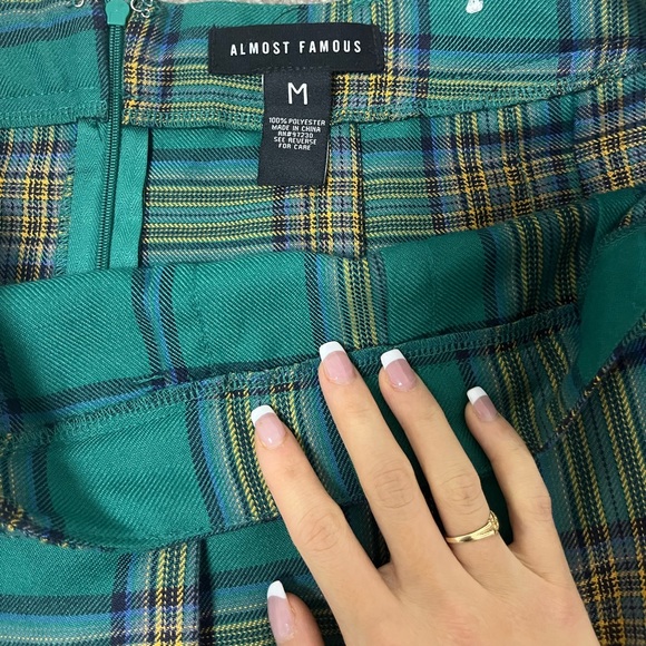 Almost famous M skirt - Picture 2 of 2